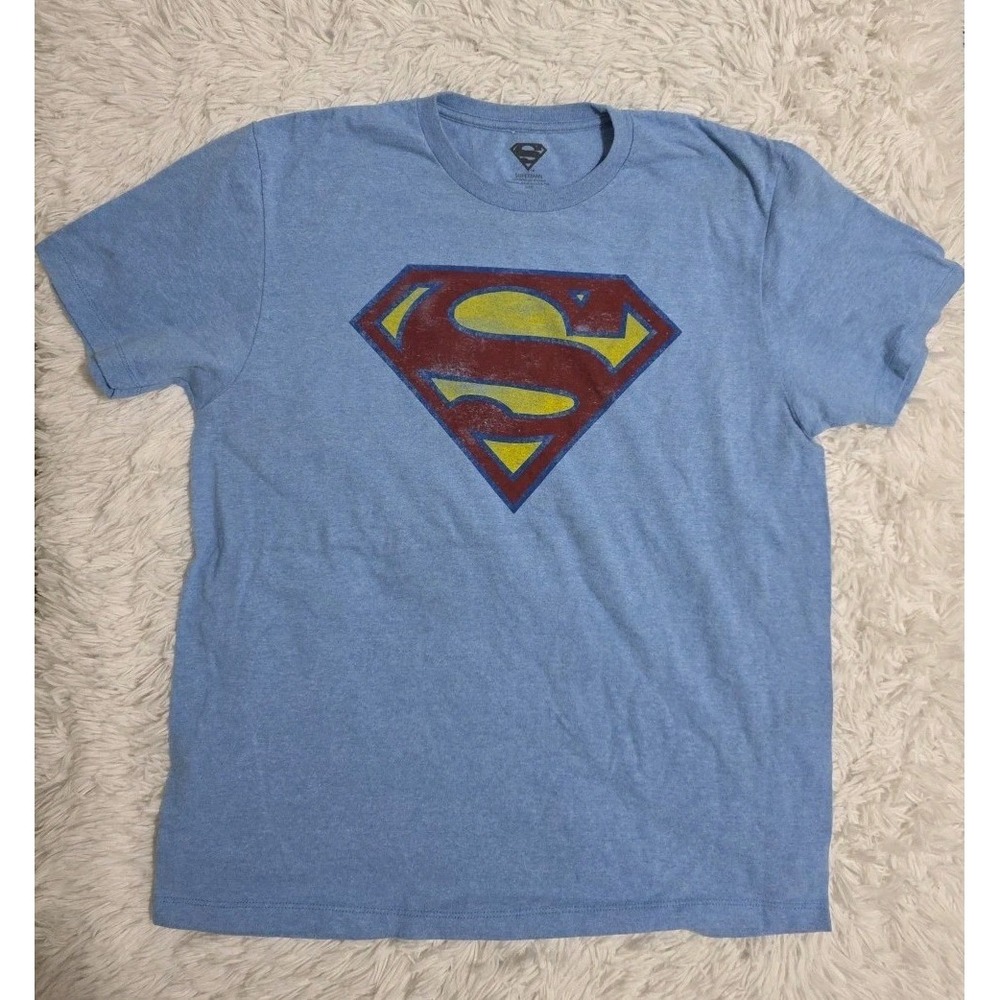 Superman Distressed Logo DC Men's‎ size Large Heather Blue, Yellow, Red T-Shirt